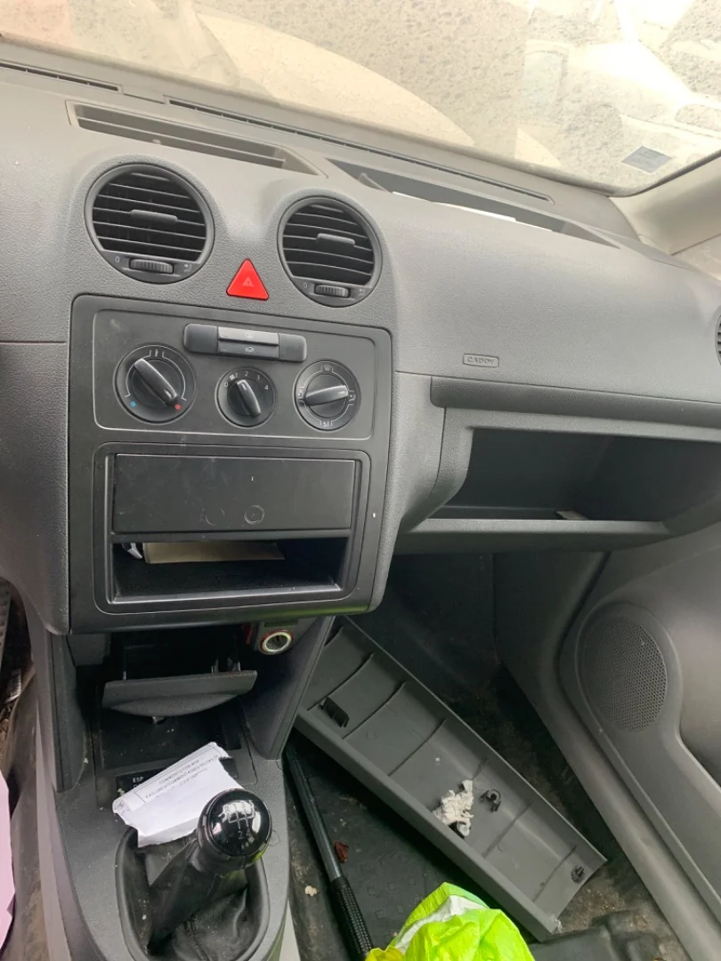 Foto de CONSOLA CENTRAL VOLKSWAGEN CADDY (2K)(02.2004) 2.0 SDI (69 CV / 51 KW)