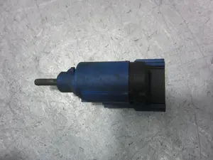 Foto de INTERRUPTOR VOLKSWAGEN GOLF IV BERLINA (1J1)(10.1997) 1.6 16V (105 CV / 77 KW) referencia 1J0927189 foto 1