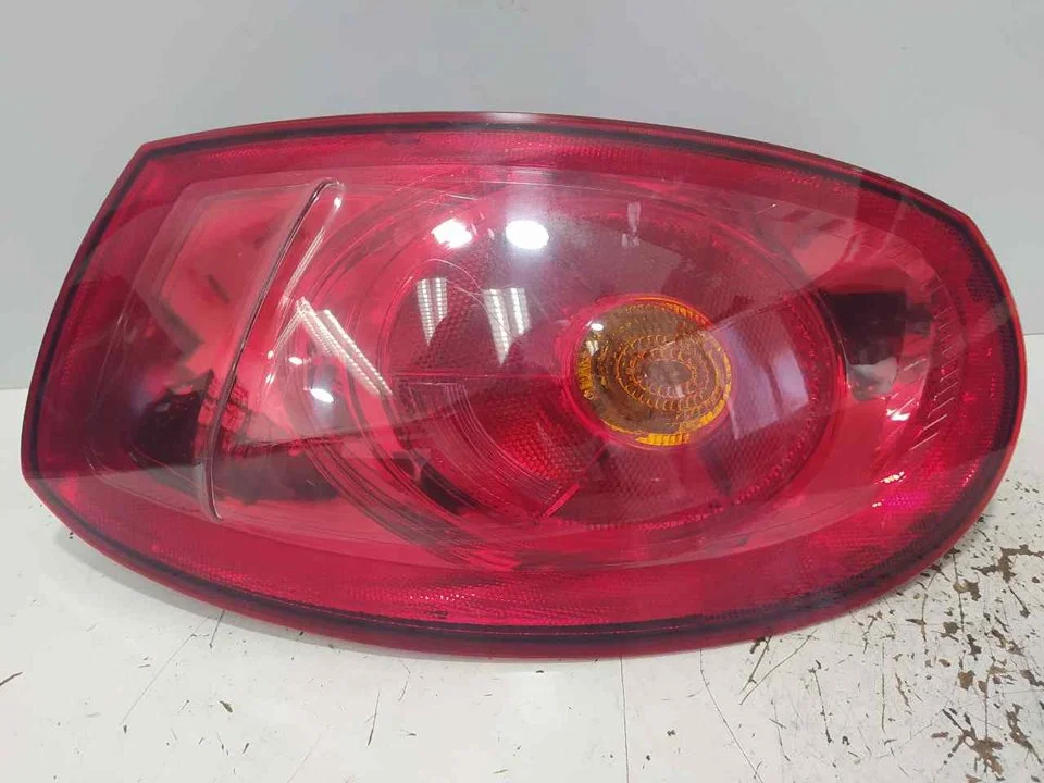 Foto de PILOTO TRASERO IZQUIERDO FIAT II BRAVO (198) 1.9 8V JTD CAT (120 CV / 88 KW) referencia 086611930L