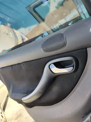 Foto de MANETA INTERIOR TRASERA IZQUIERDA SEAT LEON (1M1) 1.9 TDI (90 CV / 66 KW)