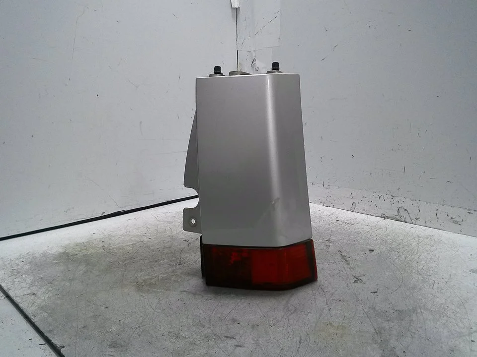 Foto de FARO ANTINIEBLA TRASERO DERECHO OPEL MERIVA 1.7 16V DTI CAT (Y 17 DT / LR6) (75 CV / 55 KW) referencia 13130028