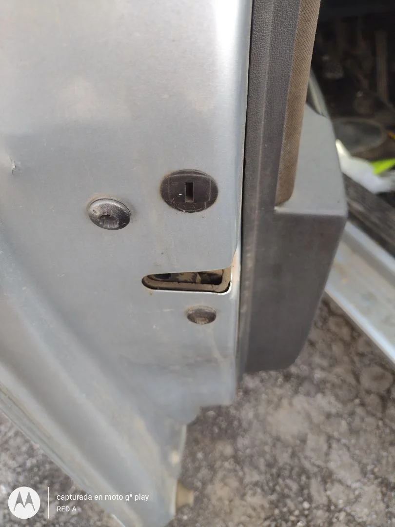 Foto de CERRADURA PUERTA DELANTERA IZQUIERDA SEAT LEON (1P1) 1.9 TDI (105 CV / 77 KW) referencia 1P1837015