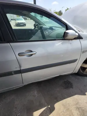 Foto de PUERTA DELANTERA DERECHA RENAULT MEGANE II GRANDTOUR 1.5 dCi Diesel CAT (86 CV / 63 KW)