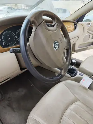 Foto de VOLANTE JAGUAR X-TYPE 2.1 V6 24V CAT (156 CV / 115 KW) foto 2