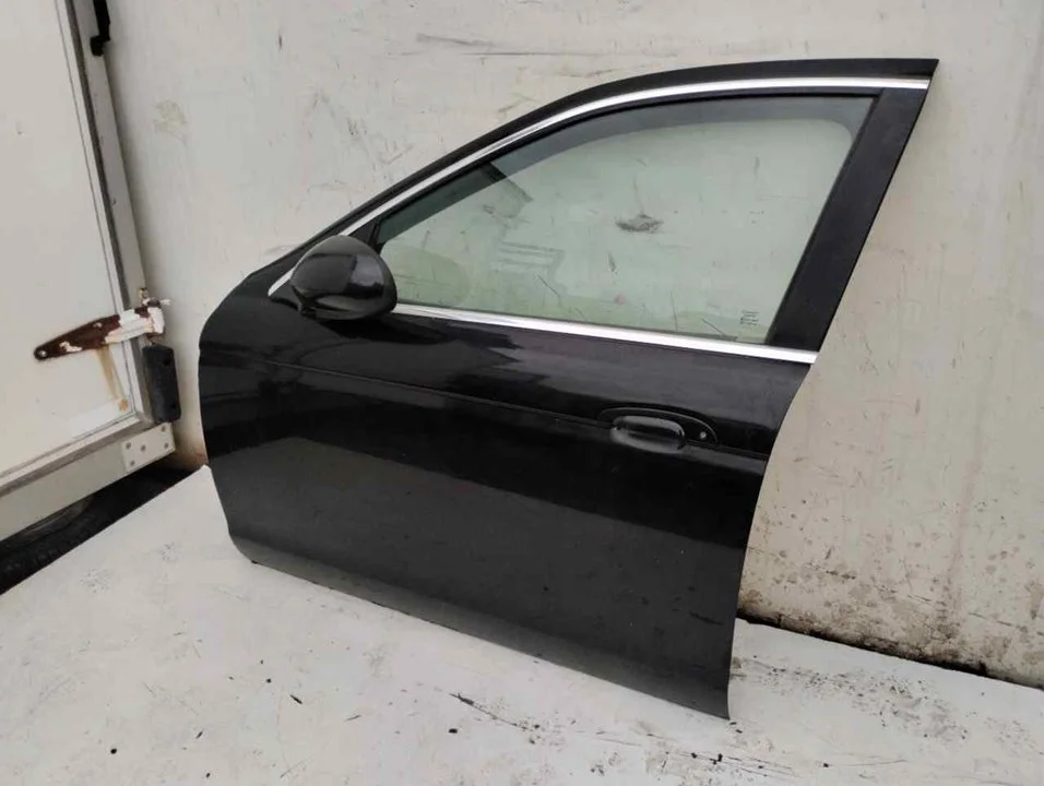 Foto de PUERTA DELANTERA IZQUIERDA JAGUAR S-TYPE (03.1999) 3.0 V6 24V CAT (238 CV / 175 KW)