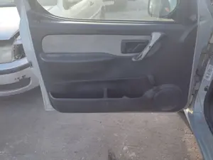 Foto de GUARNECIDO PUERTA DELANTERA IZQUIERDA PEUGEOT PARTNER (S2) 1.9 Diesel (69 CV / 51 KW)