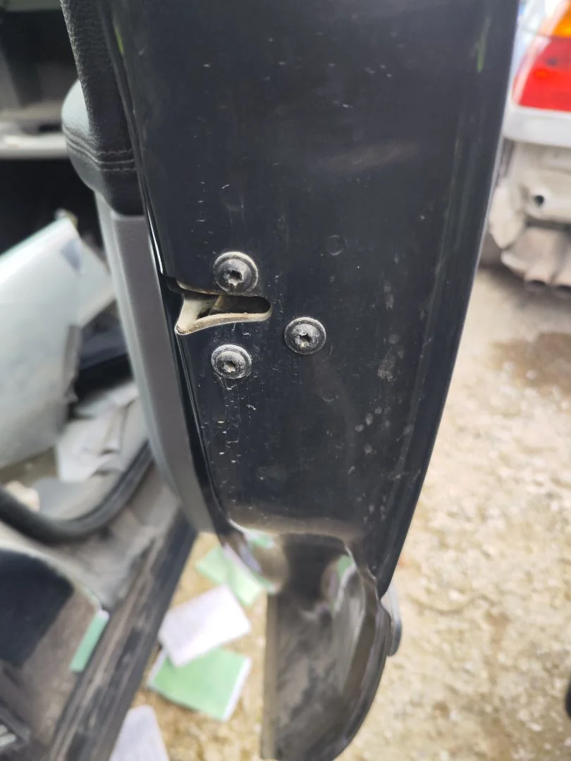 Foto de CERRADURA PUERTA DELANTERA DERECHA CHEVROLET UPLANDER 3.880 cc (243 CV / 181,20 KW)