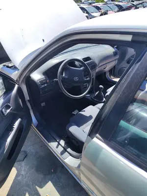 Foto de GOMAS CONTORNO PUERTA TOYOTA COROLLA (E11) 2.0 Turbodiesel CAT (90 CV / 66 KW)