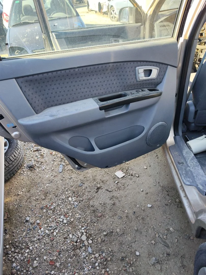 Foto de ELEVALUNAS TRASERO IZQUIERDO KIA CARENS (RS) 1.8 16V CAT (126 CV / 93 KW)