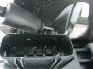 Foto de CERRADURA PUERTA TRASERA DERECHA FORD FIESTA (CBK) 1.3 CAT (69 CV / 51 KW) referencia 2S61A264A26BR foto 5