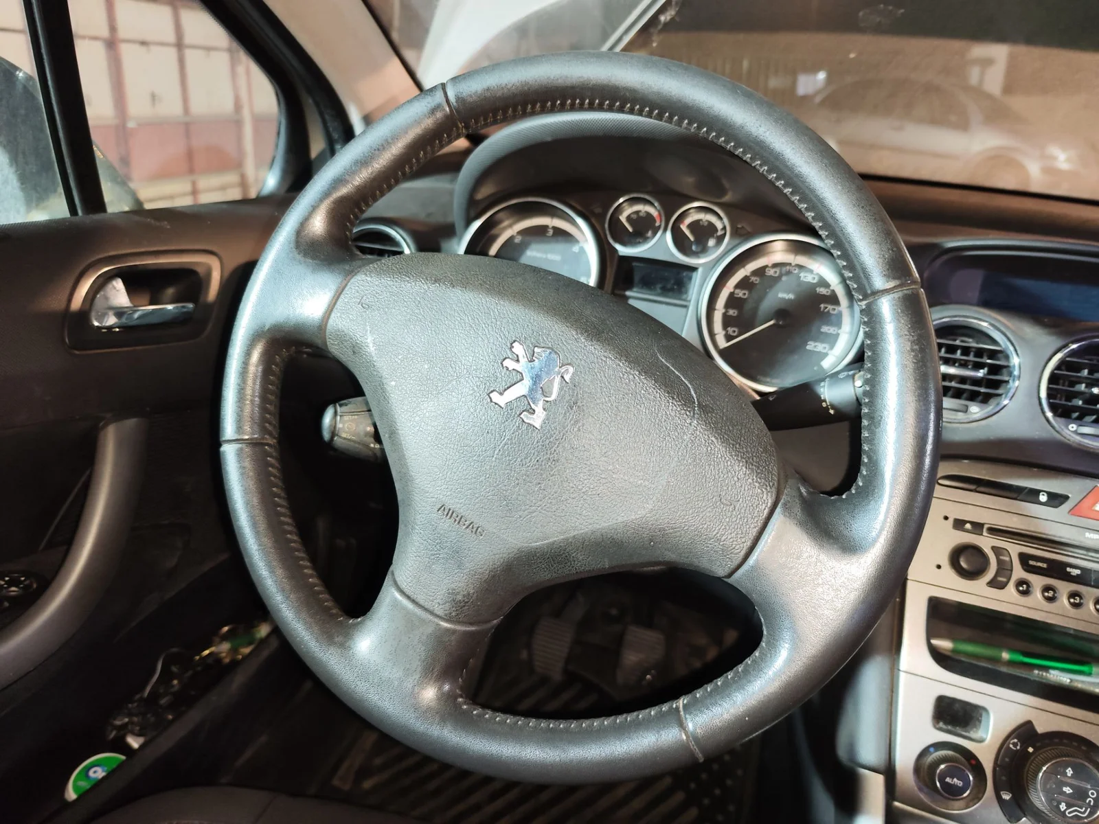 Foto de VOLANTE PEUGEOT 308 SW 1.6 HDi FAP CAT (9HZ / DV6TED4) (109 CV / 80 KW) referencia 4112LE
