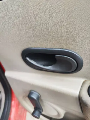 Foto de MANETA INTERIOR TRASERA DERECHA RENAULT CLIO III 1.5 dCi Diesel CAT (86 CV / 63 KW)