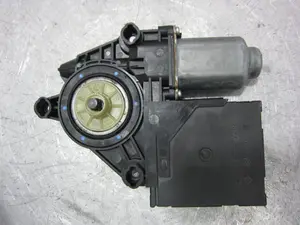 Foto de MOTOR ELEVALUNAS DELANTERO IZQUIERDO VOLKSWAGEN GOLF VI (5K1)(10.2008) referencia 5K0959701B foto 3