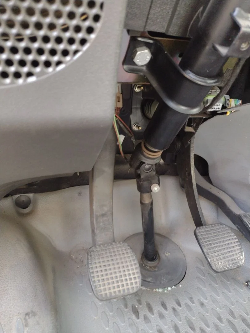 Foto de PEDAL EMBRAGUE IVECO DAILY FURGÓN 2.3 Diesel (97 CV / 71 KW)