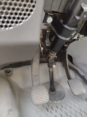 Foto de PEDAL EMBRAGUE IVECO DAILY FURGÓN 2.3 Diesel (97 CV / 71 KW)