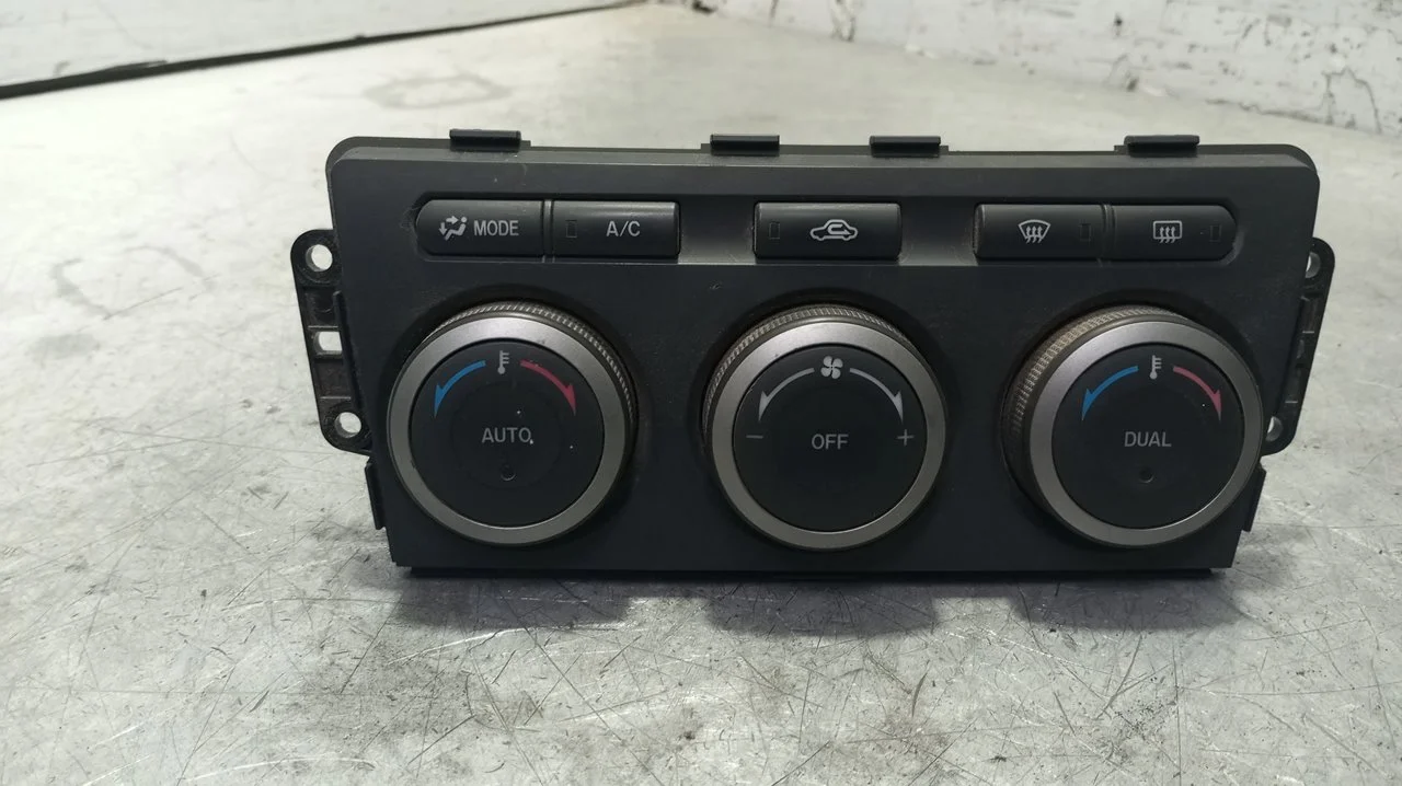Foto de MANDO CALEFACCION / AIRE ACONDICIONADO MAZDA 6 BERLINA (GH) 2.2 Turbodiesel CAT (185 CV / 136 KW) referencia T1005815J