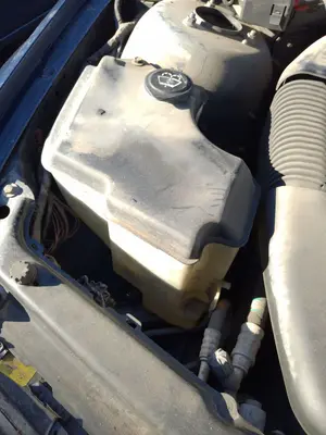 Foto de DEPOSITO LIMPIA BMW SERIE 3 COMPACTO (E46) 2.0 16V Diesel CAT (150 CV / 110 KW)