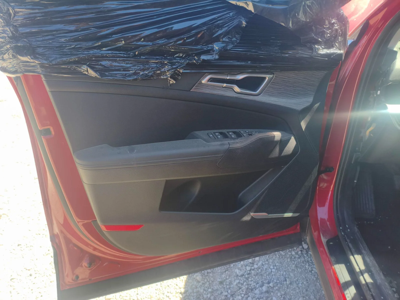 Foto de GUARNECIDO PUERTA DELANTERA IZQUIERDA KIA SPORTAGE (NQ5) 1.6 T-GDI CAT (160 CV / 118 KW) referencia 82355R2000