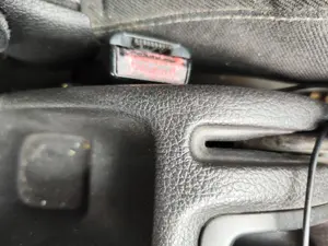 Foto de ENGANCHE CINTURON DELANTERO IZQUIERDO PEUGEOT 206 1.4  (75 CV / 55 KW)