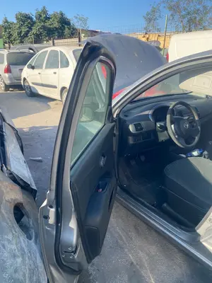 Foto de GOMAS CONTORNO PUERTA NISSAN MICRA (K12E) 1.2 CAT (65 CV / 48 KW)
