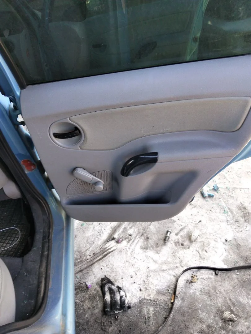 Foto de GUARNECIDO PUERTA TRASERA DERECHA CITROEN C3 1.4 HDi (68 CV / 50 KW) referencia 9330E7