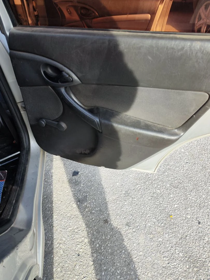 Foto de ELEVALUNAS TRASERO DERECHO FORD FOCUS FAMILIAR (CAK) 1.8 TDCi Turbodiesel CAT (116 CV / 85 KW)
