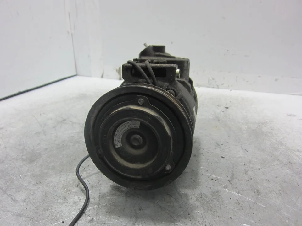 Foto de COMPRESOR AIRE ACONDICIONADO VOLKSWAGEN PASSAT BERLINA (3B3) referencia 8D0260808