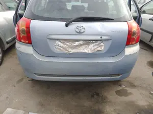 Foto de REFUERZO PARAGOLPES TRASERO TOYOTA COROLLA (E12) 1.4 16V CAT (97 CV / 71 KW)