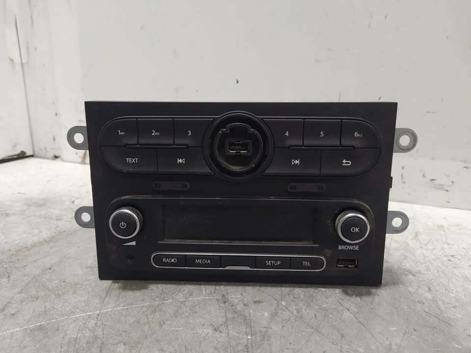 Foto de SISTEMA AUDIO / RADIO CD RENAULT TWINGO III 1.0 SCe (71 CV / 52 KW) referencia 281150324R
