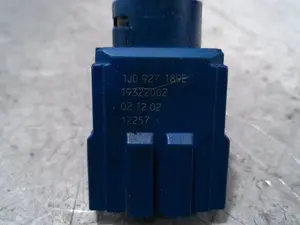Foto de INTERRUPTOR AUDI A3 (8L) 1.9 TDI (101 CV / 74 KW) referencia 1J0927189B foto 3
