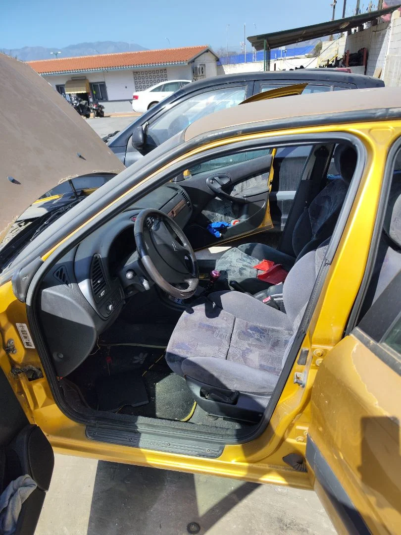 Foto de GOMAS CONTORNO PUERTA CITROEN XSARA BERLINA 1.6 16V CAT (NFU / TU5JP4) (109 CV / 80 KW)