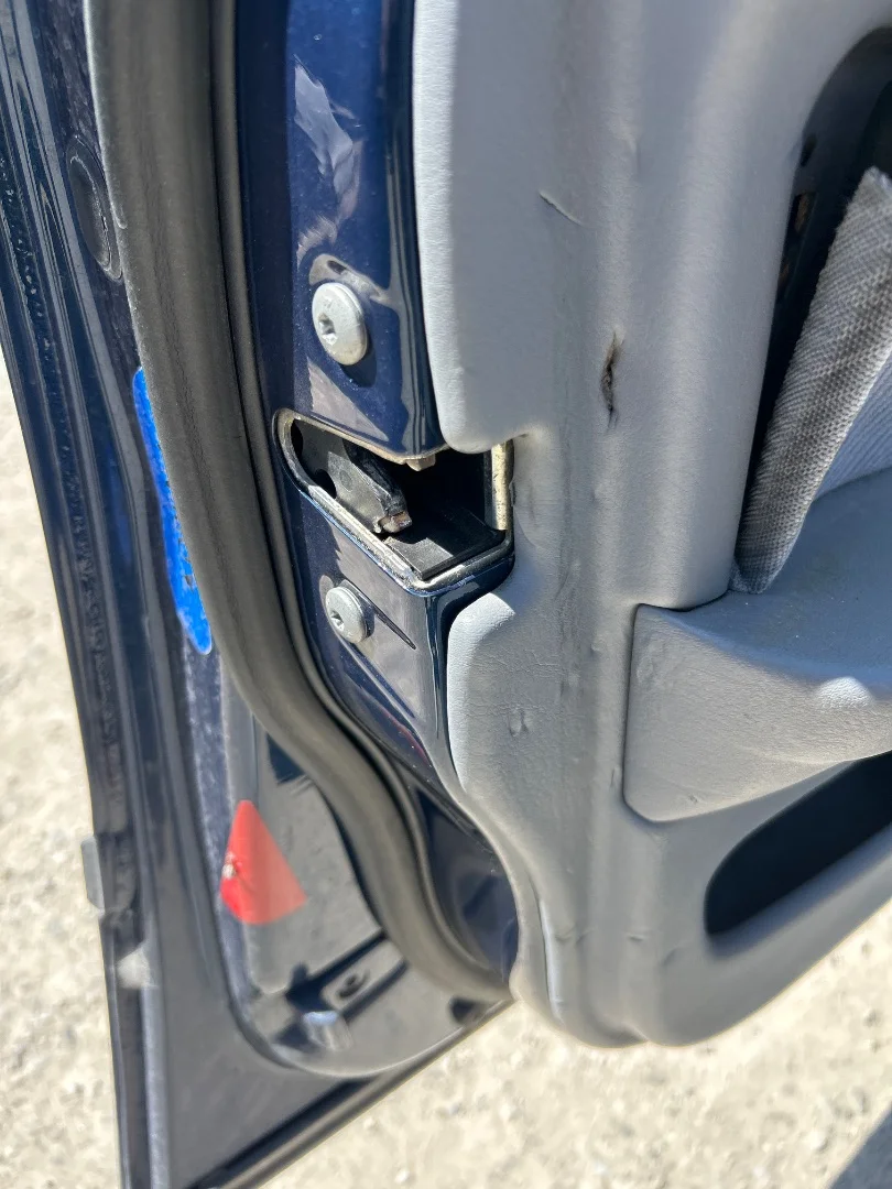 Foto de CERRADURA PUERTA DELANTERA IZQUIERDA BMW SERIE 5 TOURING (E39) 2.0 24V (150 CV / 110 KW)