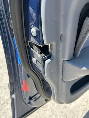 Foto de CERRADURA PUERTA DELANTERA IZQUIERDA BMW SERIE 5 TOURING (E39) 2.0 24V (150 CV / 110 KW)