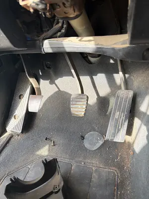 Foto de PEDAL EMBRAGUE MITSUBISHI GALLOPER (HYUNDAI)(02.1998) 2.5 Turbodiesel (105 CV / 77 KW)