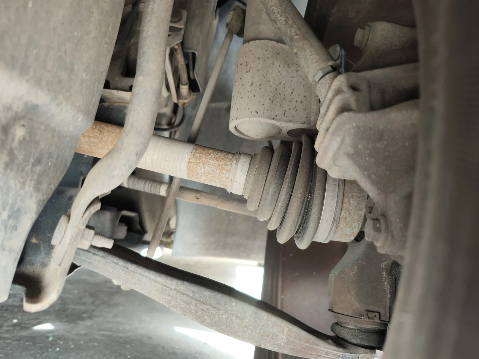 Foto de BRAZO SUSPENSION DELANTERO IZQUIERDO CITROEN C4 BERLINA 1.6 16V HDi (90 CV / 66 KW)