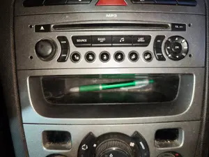 Foto de SISTEMA AUDIO / RADIO CD PEUGEOT 308 SW 1.6 HDi FAP CAT (9HZ / DV6TED4) (109 CV / 80 KW) referencia 96650206XH00