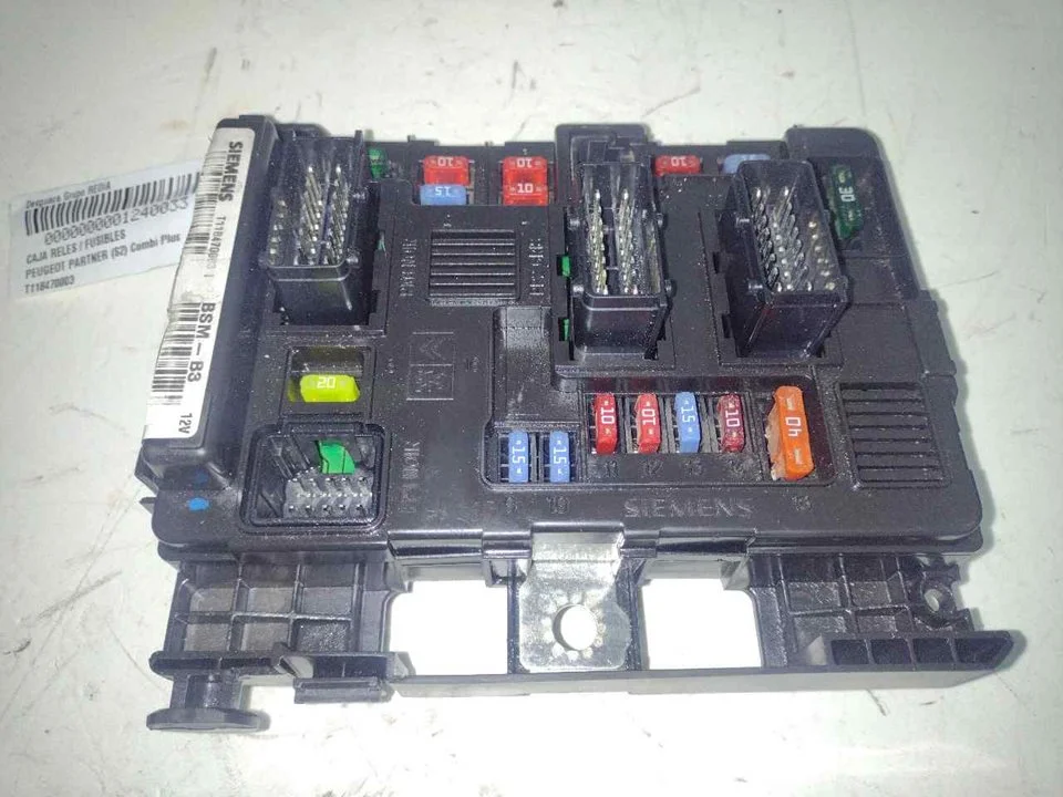 Foto de CAJA RELES / FUSIBLES PEUGEOT PARTNER (S2) 2.0 HDi CAT (90 CV / 66 KW) referencia T118470003