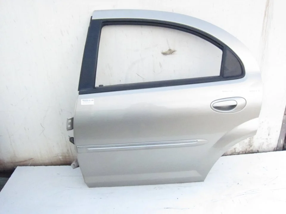 Foto de PUERTA TRASERA IZQUIERDA CHRYSLER SEBRING JR 41 BERLINA 2.7 CAT (203 CV / 149 KW)