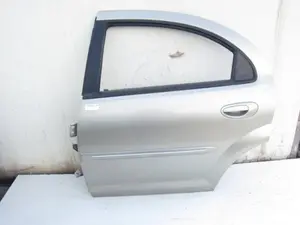 Foto de PUERTA TRASERA IZQUIERDA CHRYSLER SEBRING JR 41 BERLINA 2.7 CAT (203 CV / 149 KW)