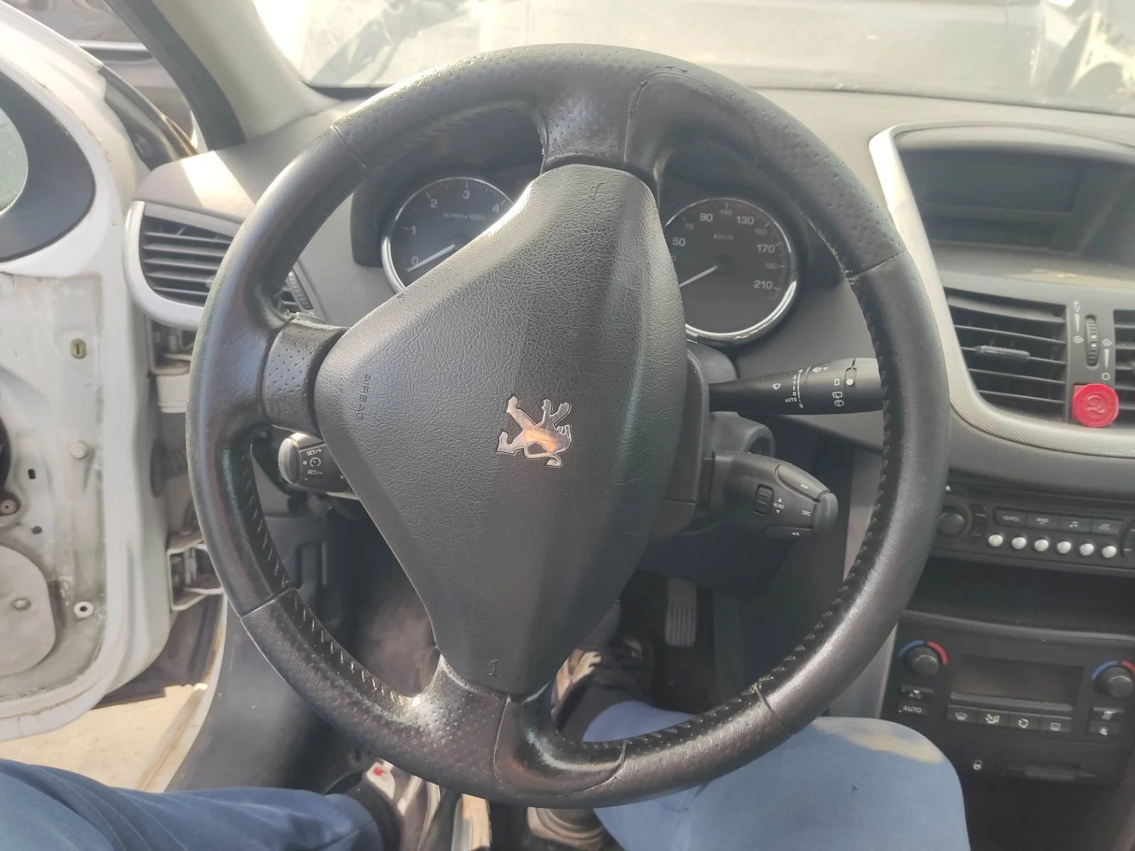 Foto de VOLANTE PEUGEOT 207 1.6 HDi FAP CAT (9HZ / DV6TED4) (109 CV / 80 KW) referencia 4109LP