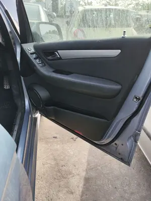 Foto de GUARNECIDO PUERTA DELANTERA DERECHA MERCEDES-BENZ CLASE B (BM 245) 2.0 CDI CAT (109 CV / 80 KW) referencia A1697204670 FKZ
