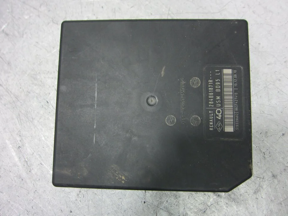 Foto de CAJA RELES / FUSIBLES RENAULT MEGANE III SPORT TOURER referencia 284B61871R