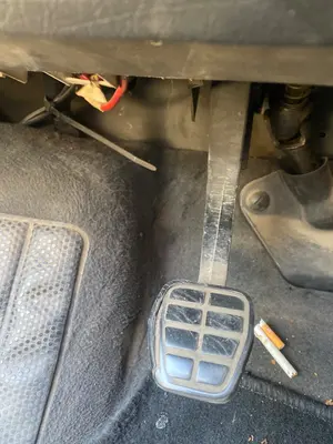 Foto de PEDAL EMBRAGUE VOLKSWAGEN POLO III (6N1) 1.4  (60 CV / 44 KW)