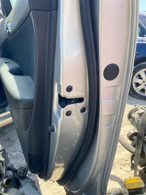 Foto de CERRADURA PUERTA DELANTERA DERECHA HYUNDAI I30 (FD) 1.4 CAT (109 CV / 80 KW)