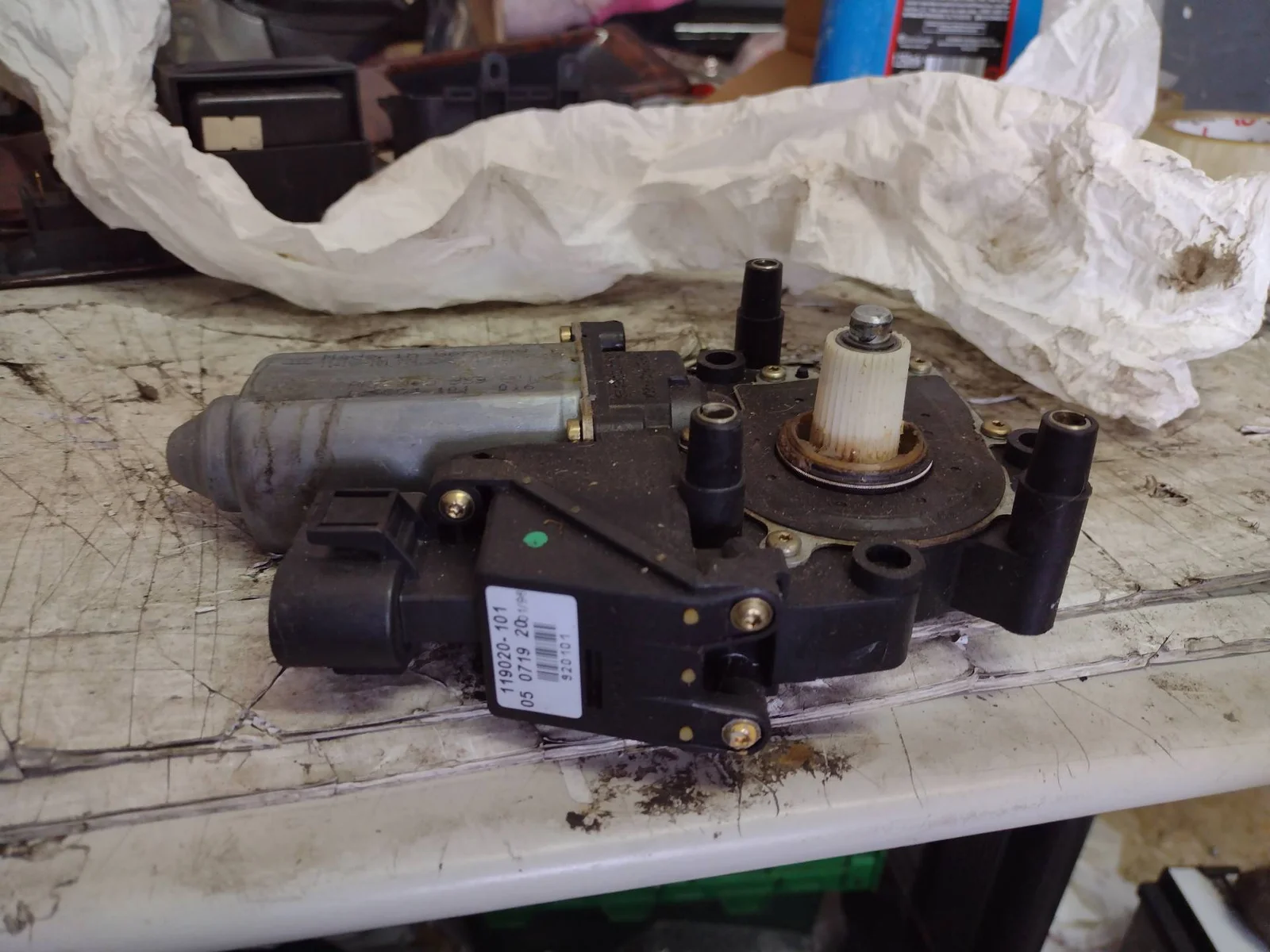 Foto de MOTOR ELEVALUNAS DELANTERO IZQUIERDO AUDI A8 (D2) referencia 05071920