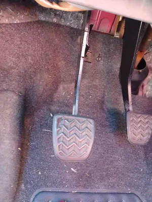 Foto de PEDAL EMBRAGUE PEUGEOT 107 1.0 CAT (384F) (68 CV / 50 KW)