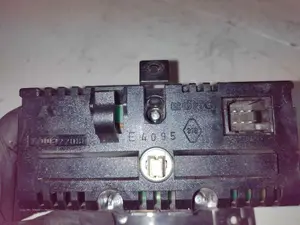 Foto de PANTALLA MULTIFUNCION RENAULT LAGUNA (B56) 1.8 (90 CV / 66 KW) referencia 7700822080 foto 3