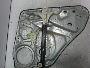 Foto de ELEVALUNAS TRASERO IZQUIERDO VOLKSWAGEN PASSAT BERLINA (3B3) 1.9 TDI (131 CV / 96 KW) referencia 3B583975 foto 4