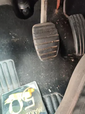 Foto de PEDAL FRENO RENAULT CLIO III 1.2 16V (75 CV / 55 KW)