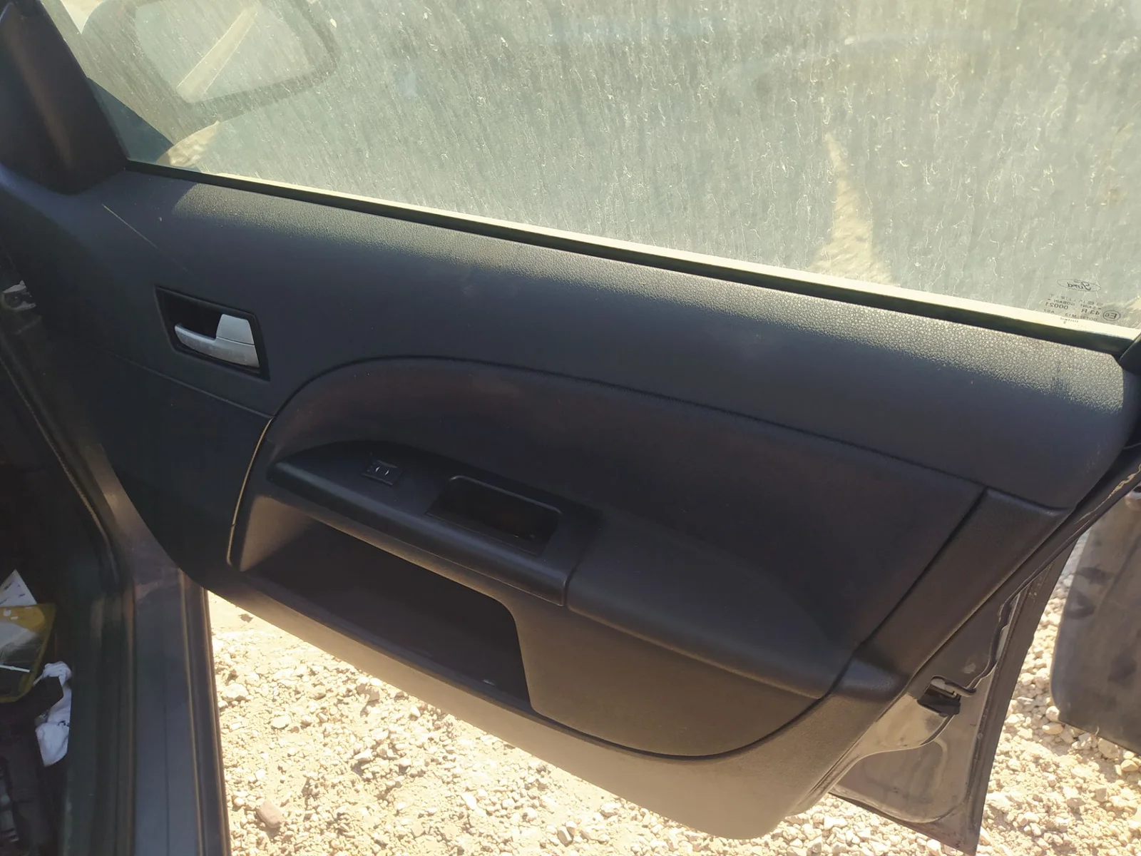 Foto de CERRADURA PUERTA DELANTERA DERECHA FORD MONDEO TURNIER (GE) 2.0 TDCi TD CAT (116 CV / 85 KW) referencia 4109785